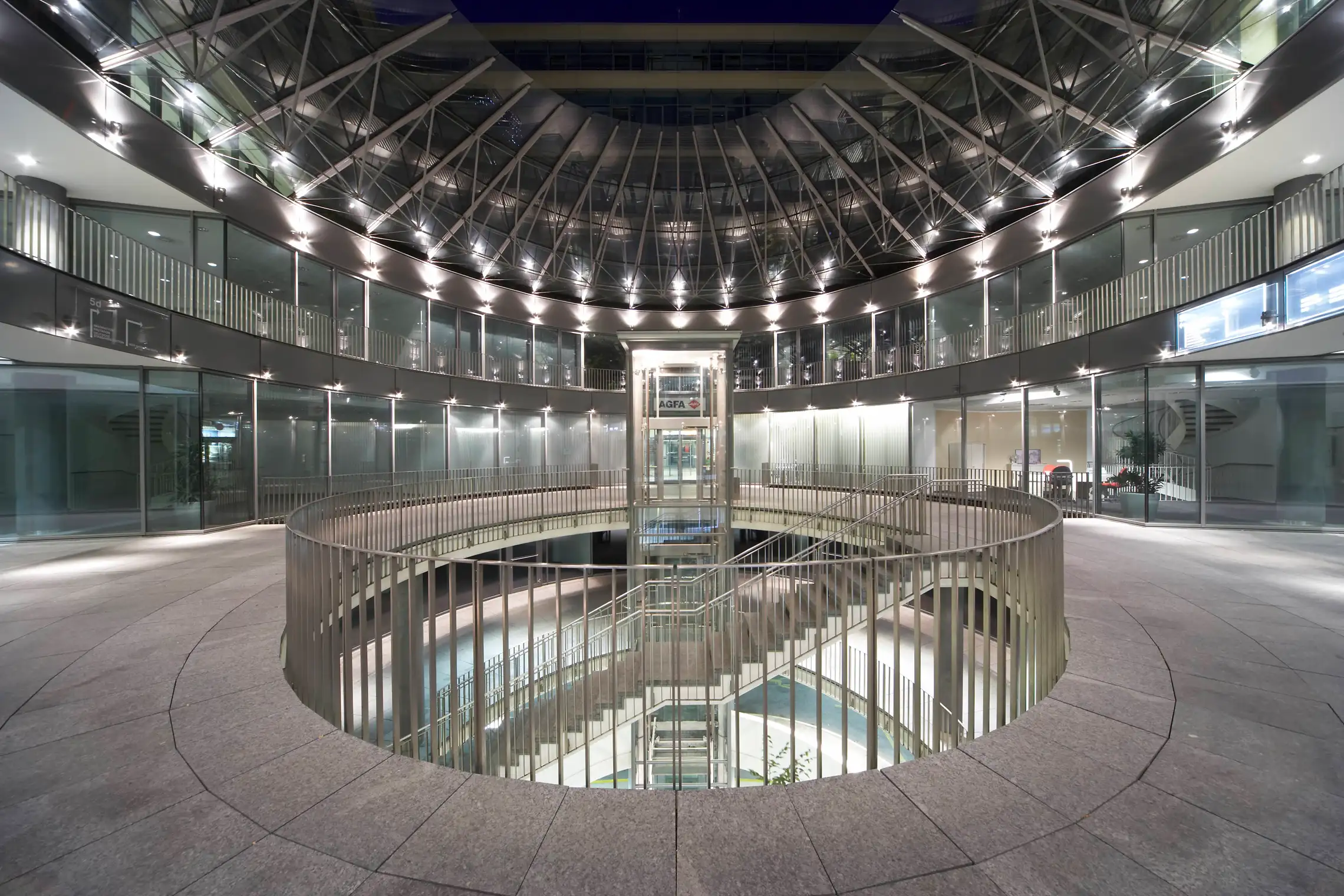 MP5-aussen-artium-daemmerung2