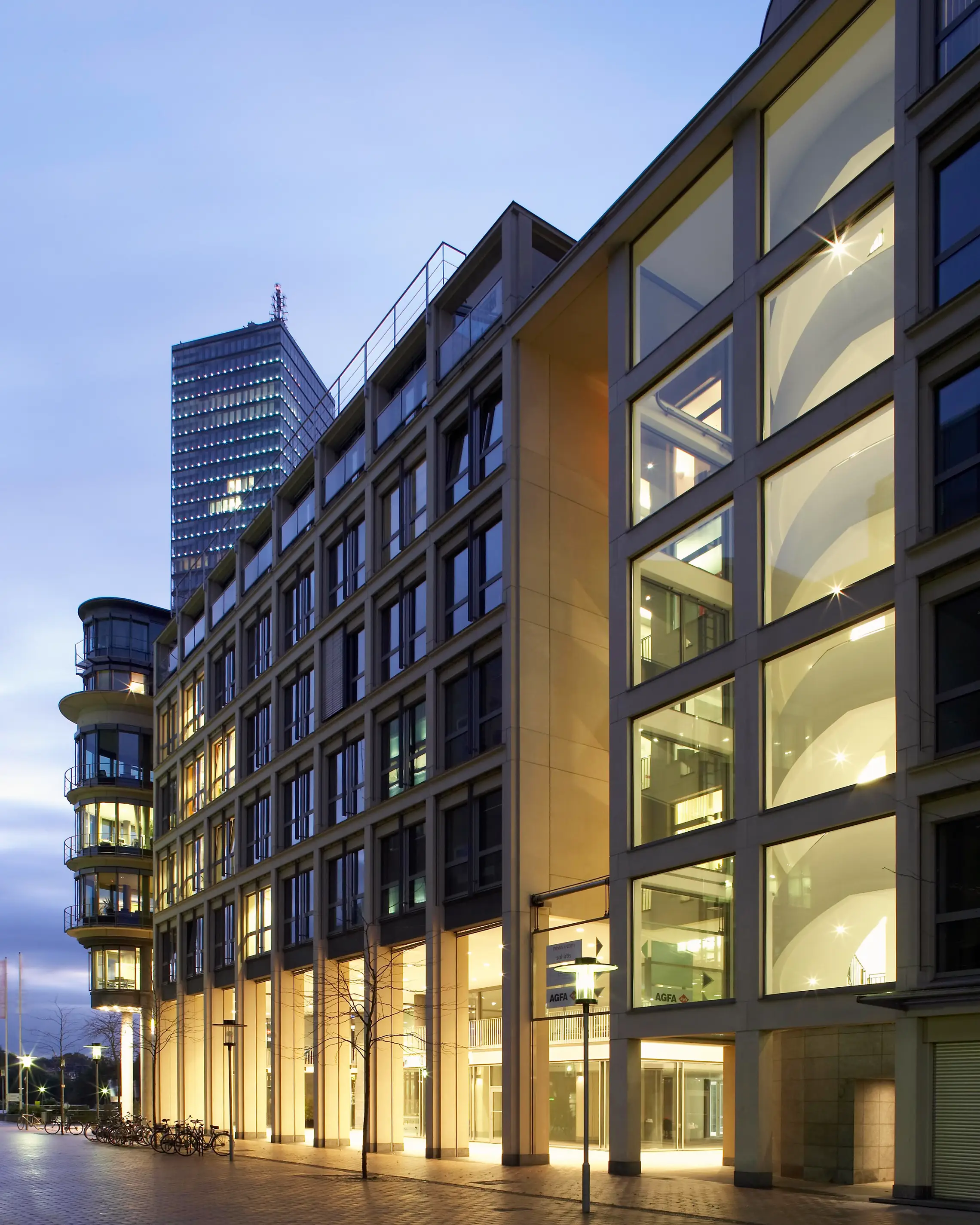 MP5-aussen-fassade-daemmerung1