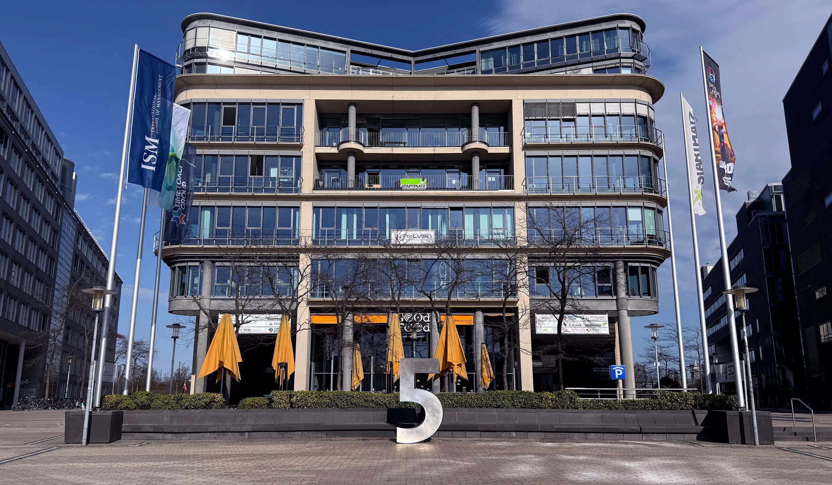 Bürogebäude MEDIAPARK 5, Außenansicht Vorderseite