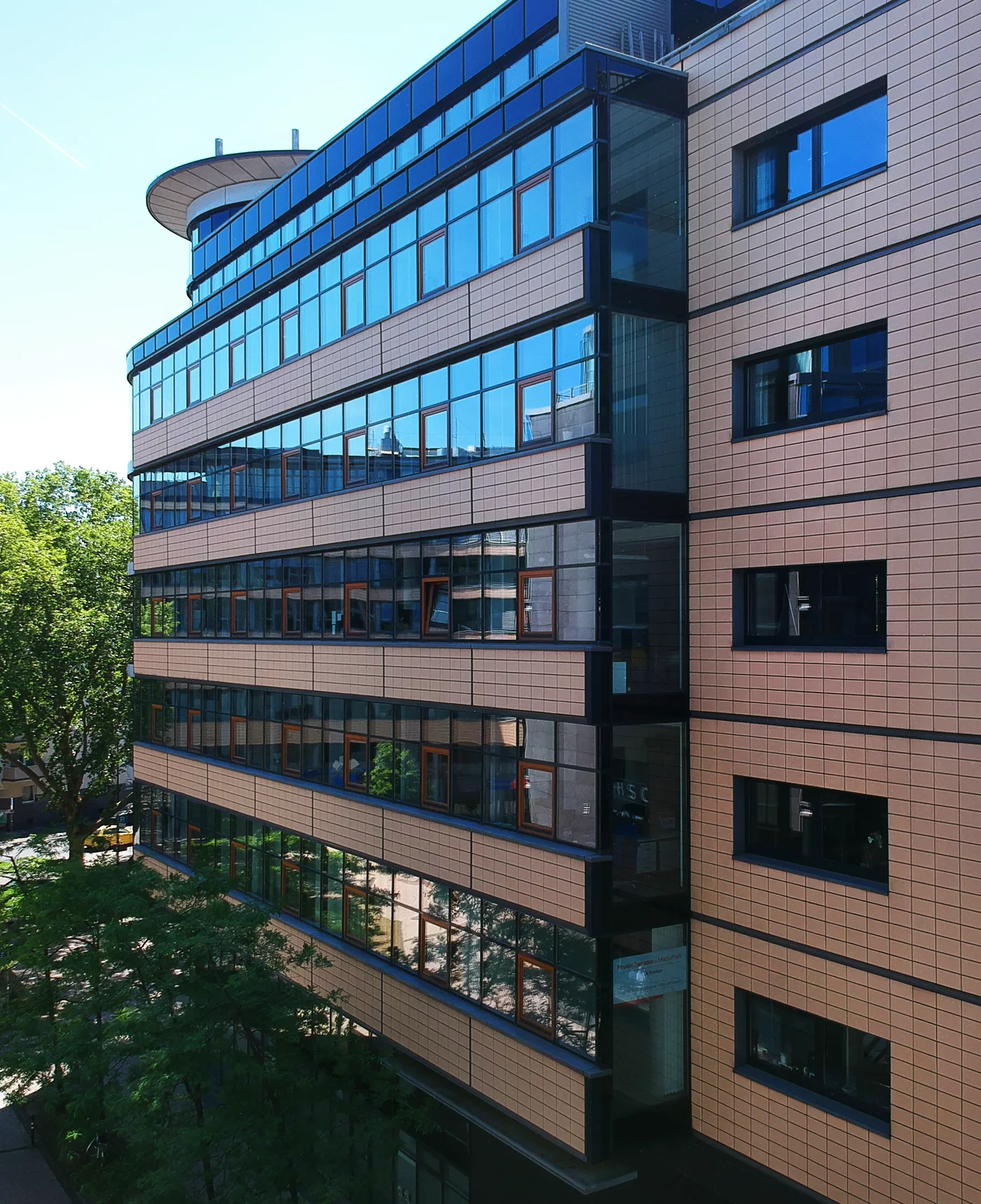 MP2-Aussenansicht-Seite