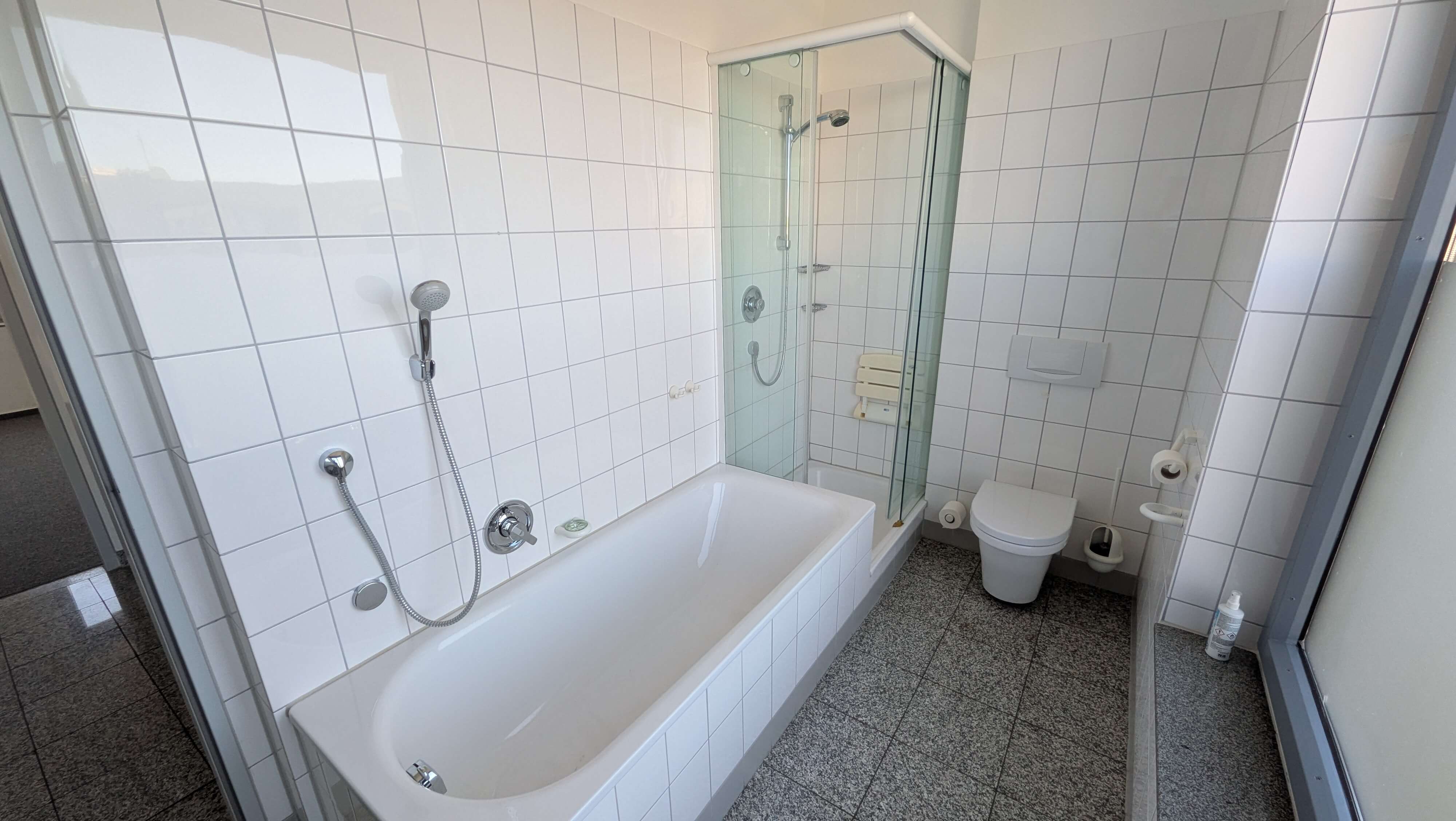 Maisonette Wohnung MP5 – Badezimmer Badewanne