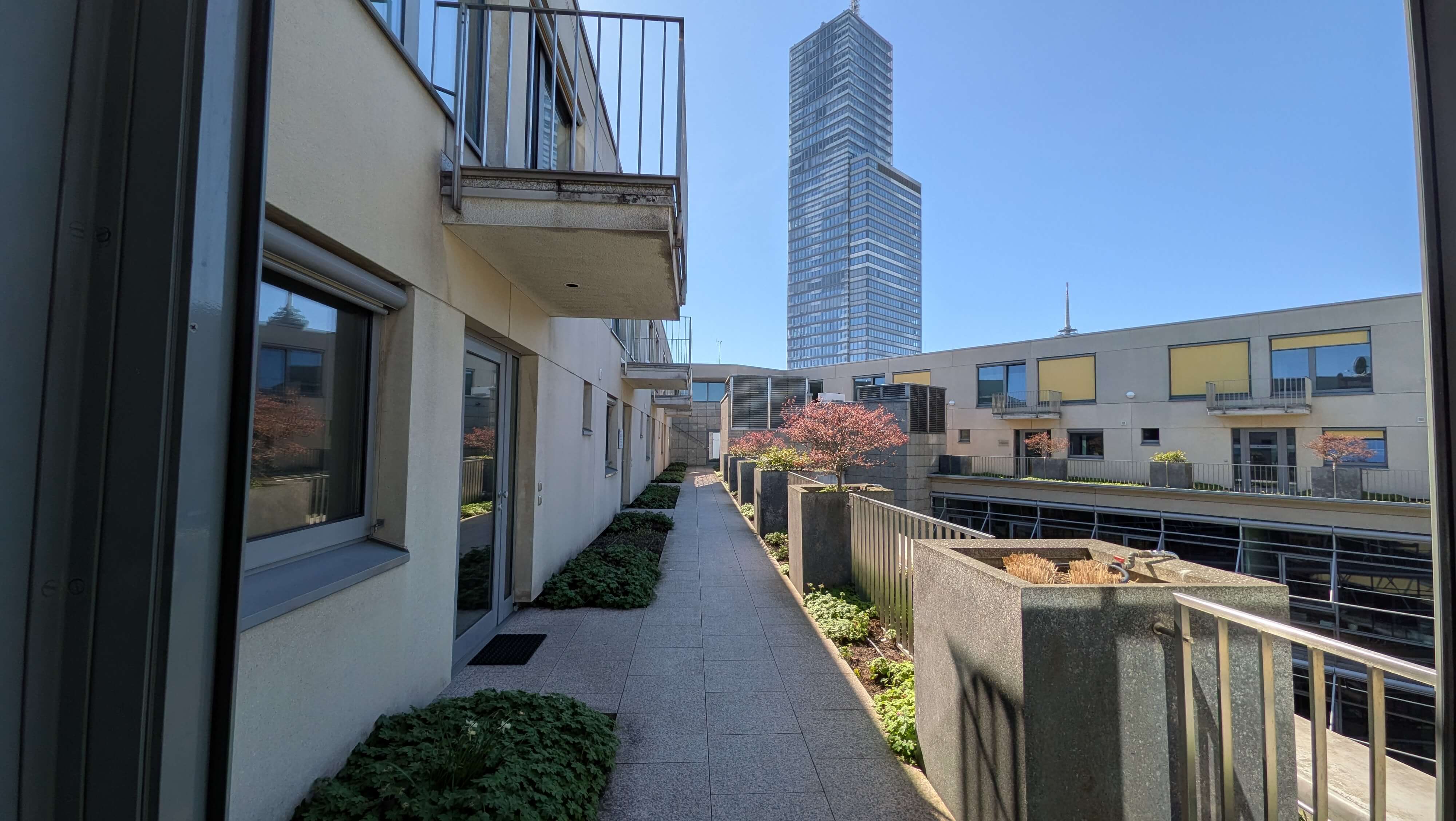 Maisonette Wohnung MP5 – Wohnungseingang Blick zum KölnTurm