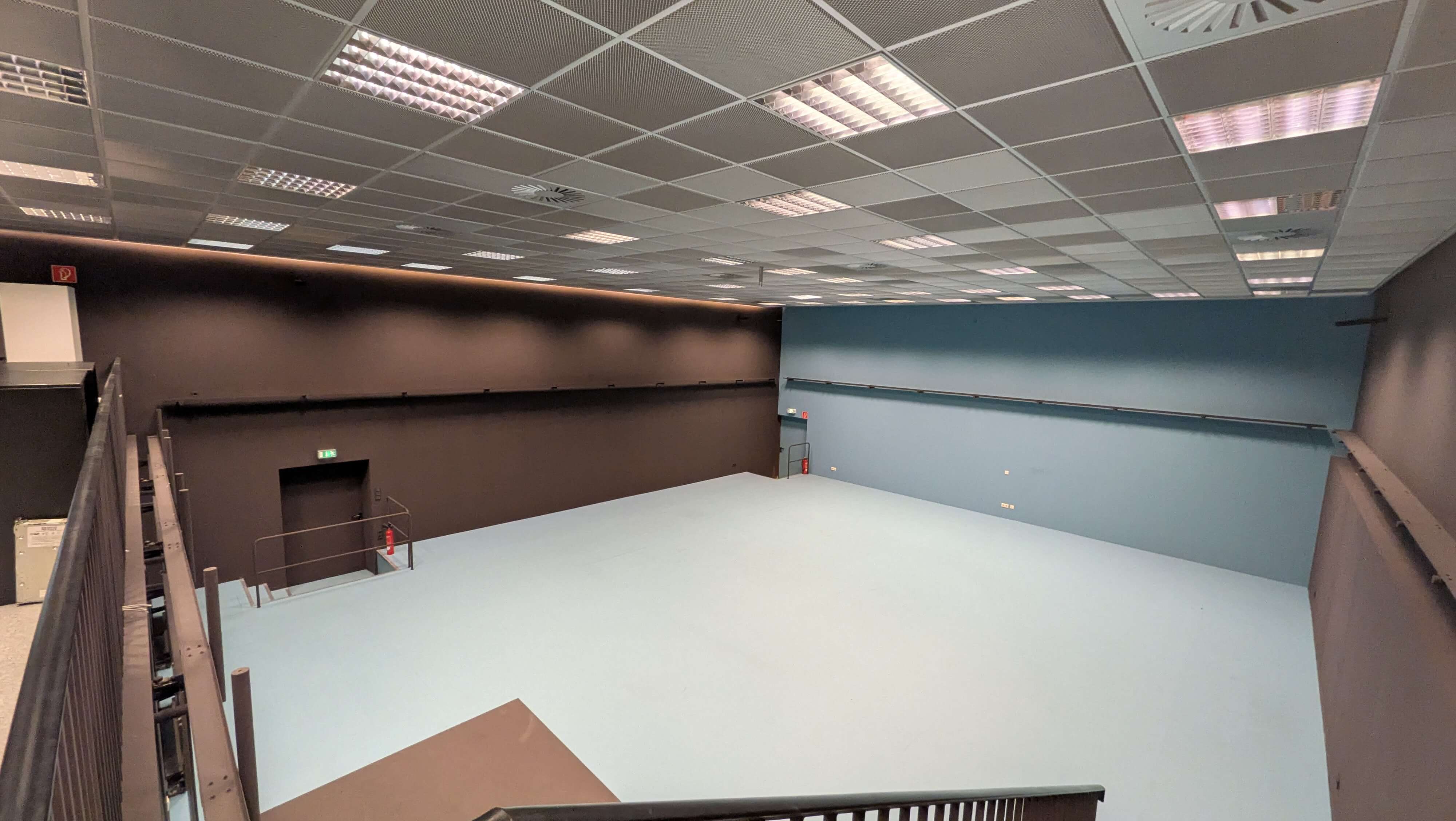 Großzügiges Auditorium – Blick in die Veranstaltungsebene