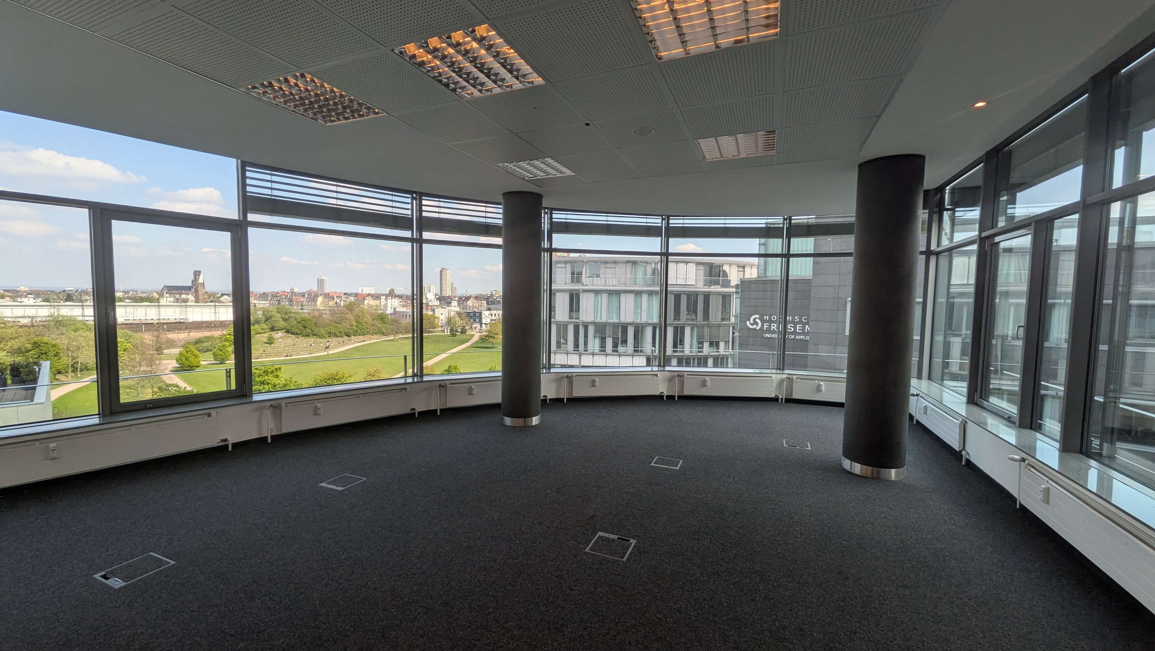 Ausblick in den Park hinter dem Mediapark