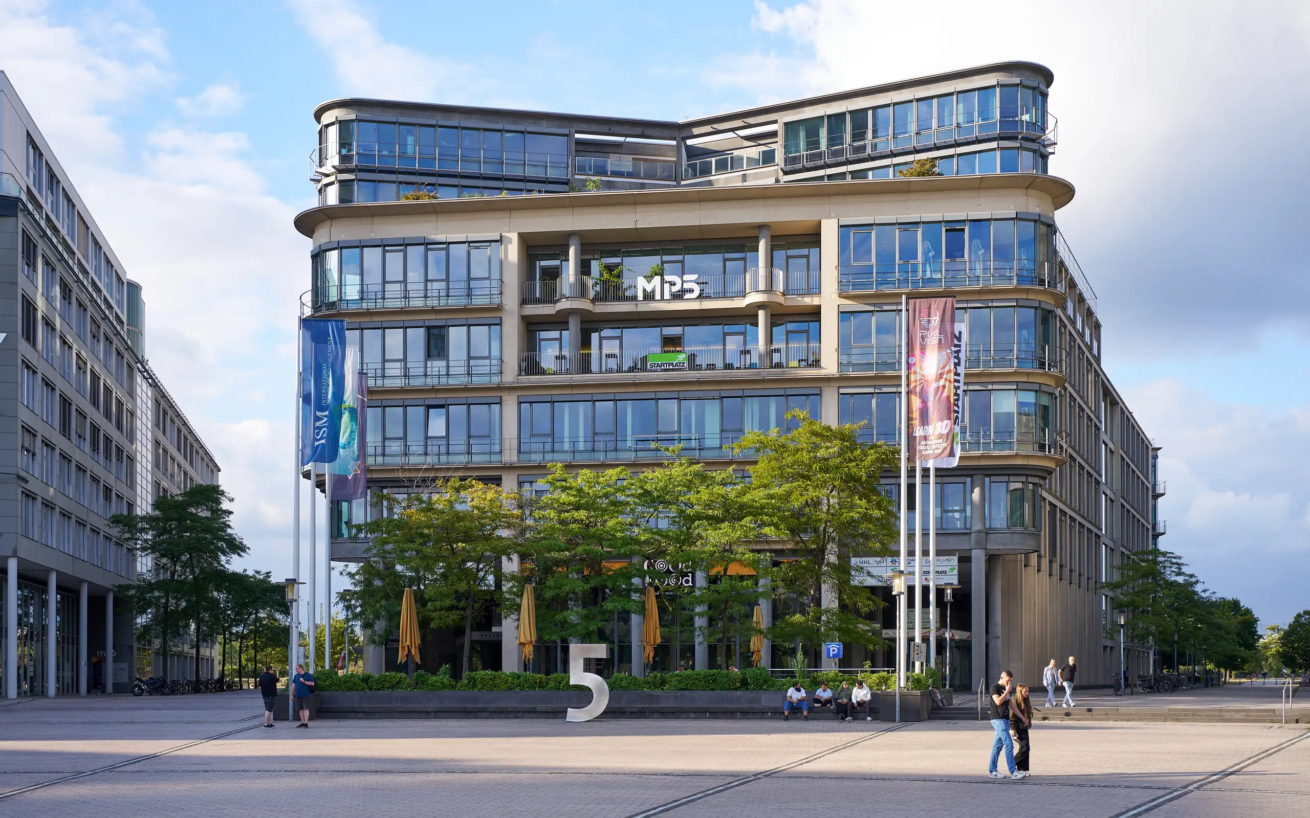 Bürogebäude MEDIAPARK 5, Außenansicht Vorderseite